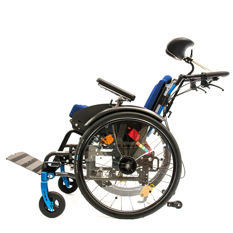 Kantelrollstuhl Tilty Vario schwarz rau eloxal blau nachtblau seitlich gekantelt