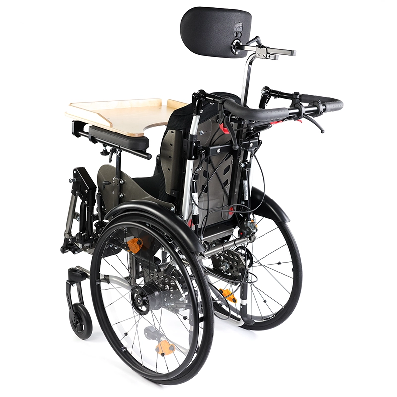 Kantelrollstuhl-Loop-RS-titangrau-links-hinten-Therapietisch-Holz